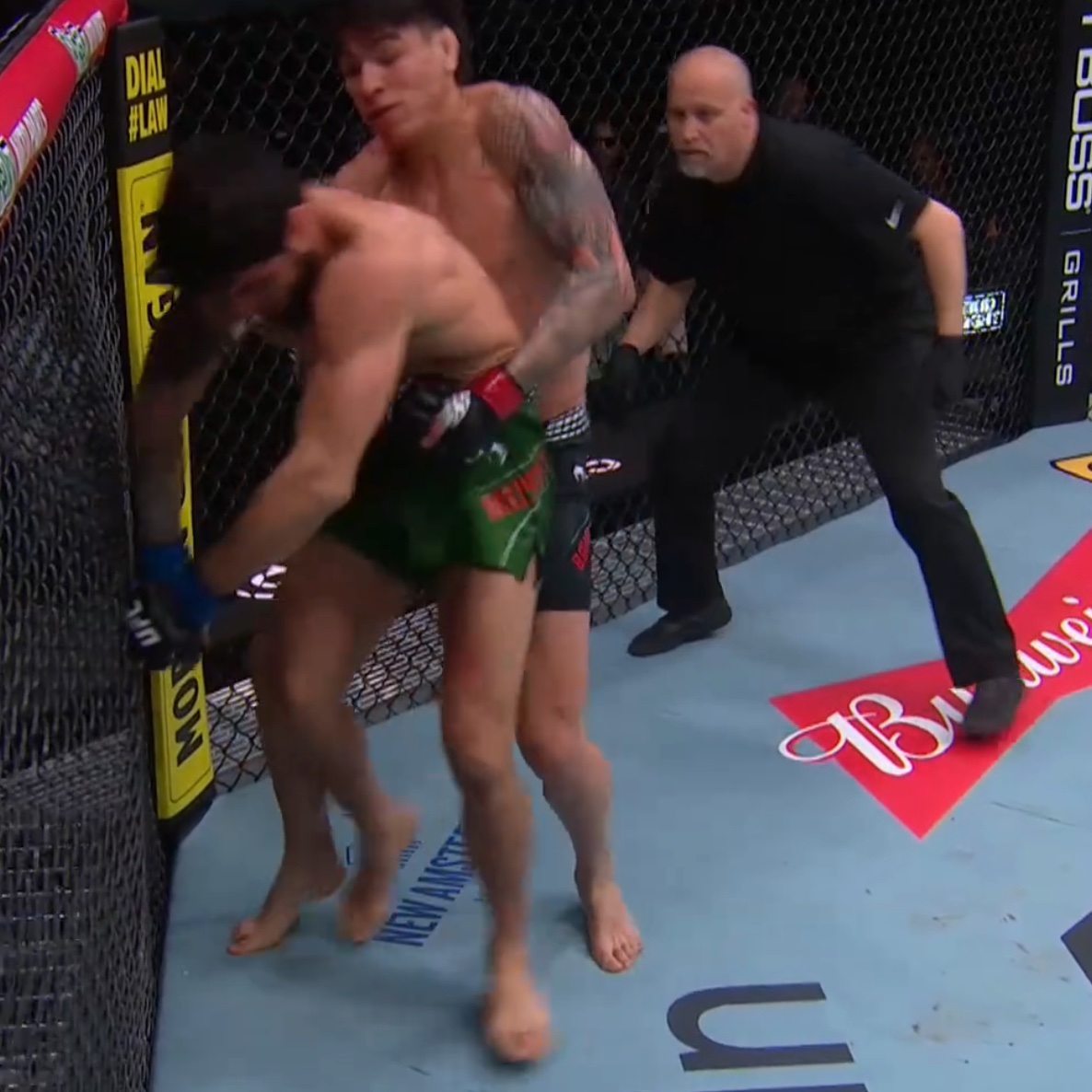 ThePeoplesMMA's tweet photo. 😠

#UFCSeattle https://t.co/Fkue0IpB41