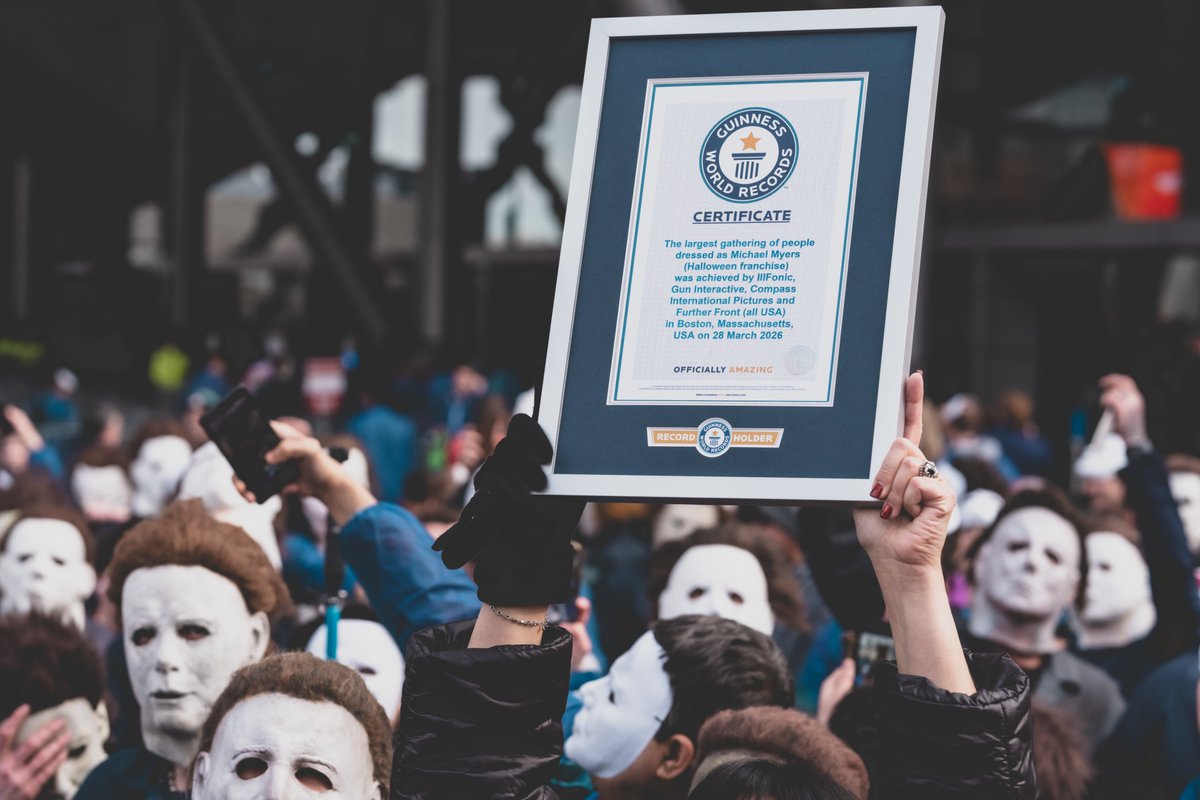 Halloween tweet media