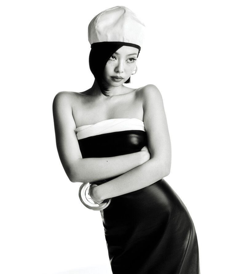 JENNIE Charts tweet media