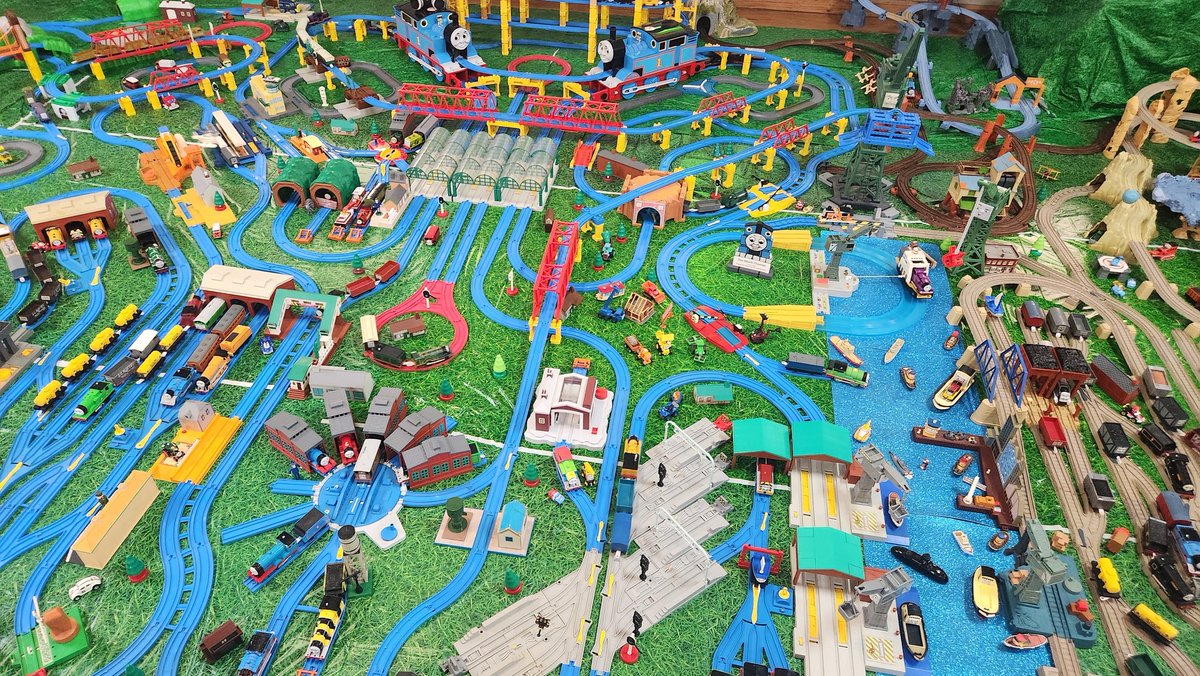 Too Much Thomas tweet media