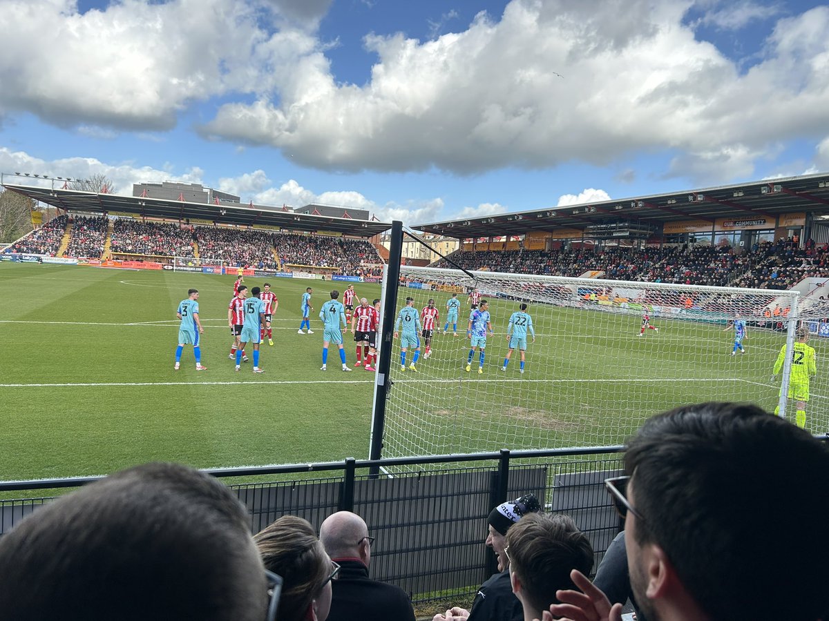 jake_murphy95's tweet photo. An away day down south, which felt 10x longer than an away games up north 😂 06:40 left my house, got in after 11pm. 
342 mile round trip to see no goals (that stood anyway) 😂 time to hit the hay #UPTHEOS https://t.co/LtPDUhNDb3
