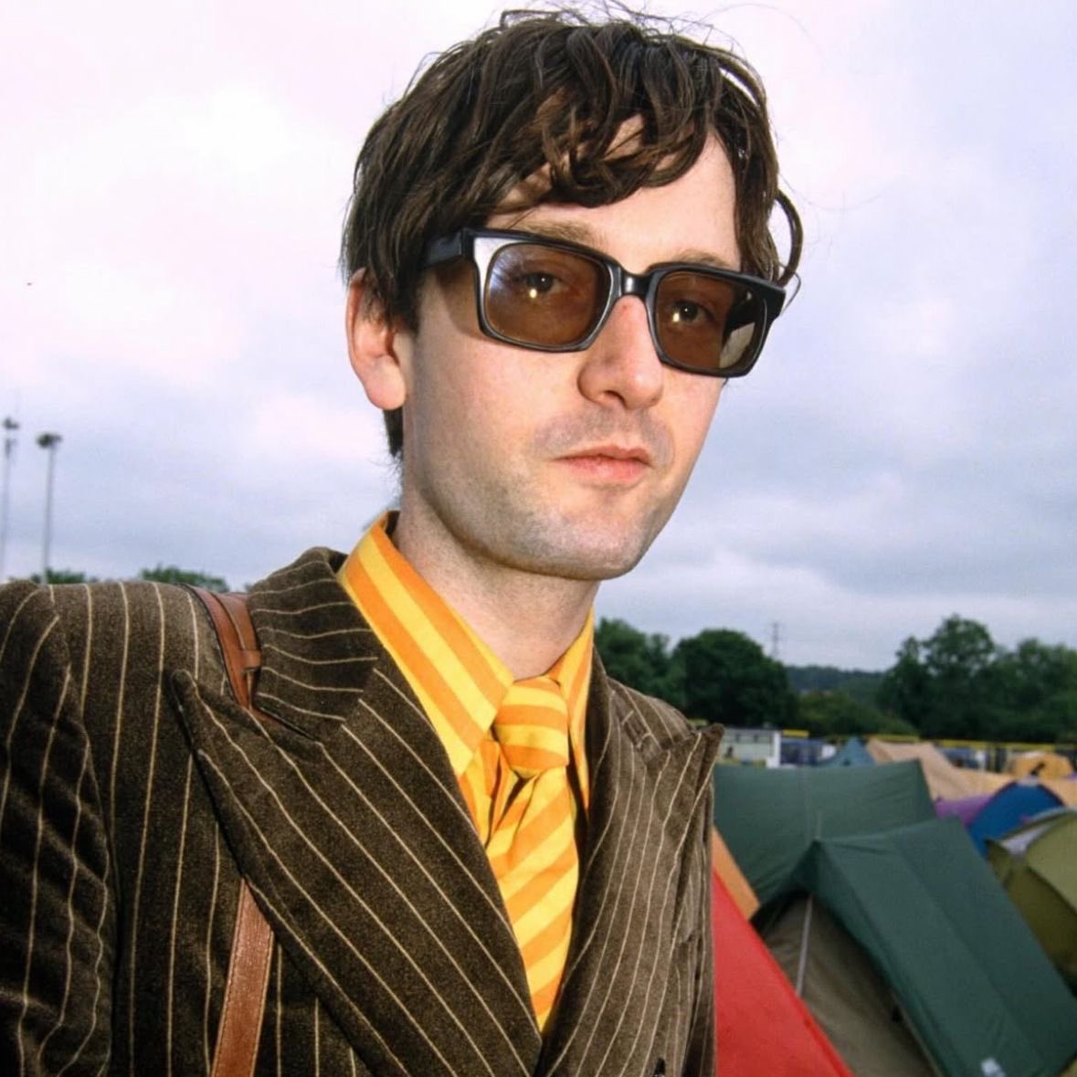 _kimberdiaz___'s tweet photo. only jarvis cocker could manage to be voted both best and worst dressed person https://t.co/k2A0ifeojZ