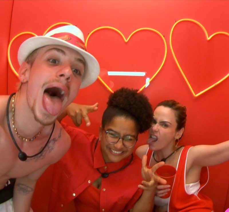 Letícia tweet media