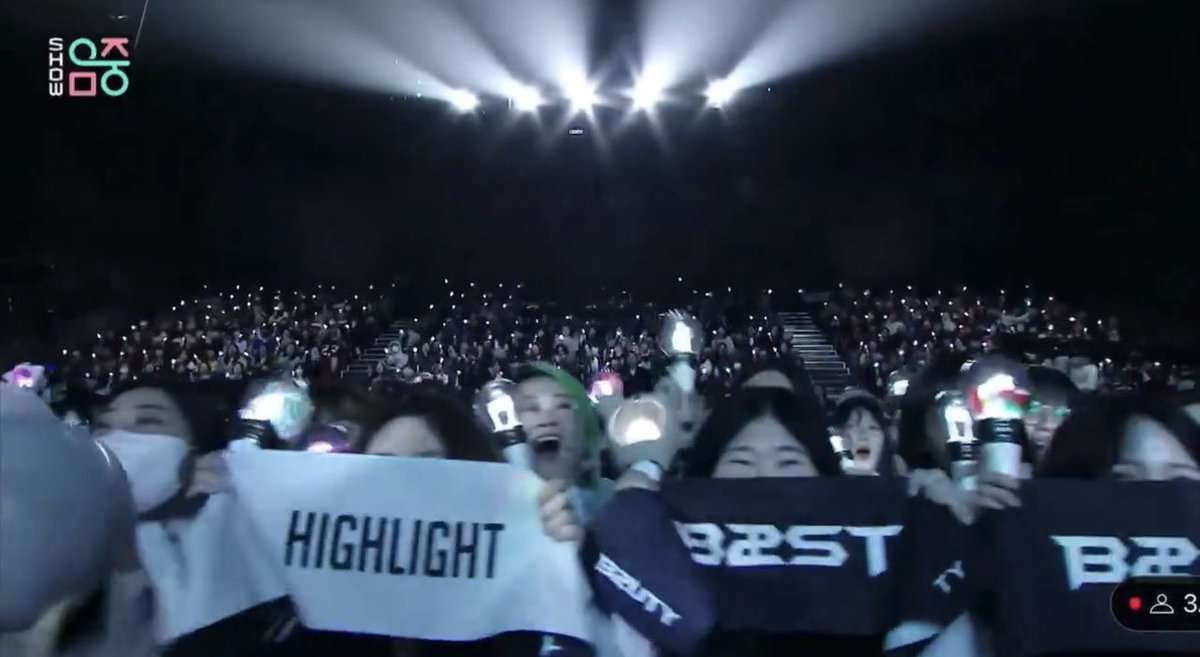 highlight486_'s tweet image. #HIGHLIGHT banner next to #BEAST banner bcoz HIGHLIGHT is BEAST and BEAST is HIGHLIGHT💙💛💚💜