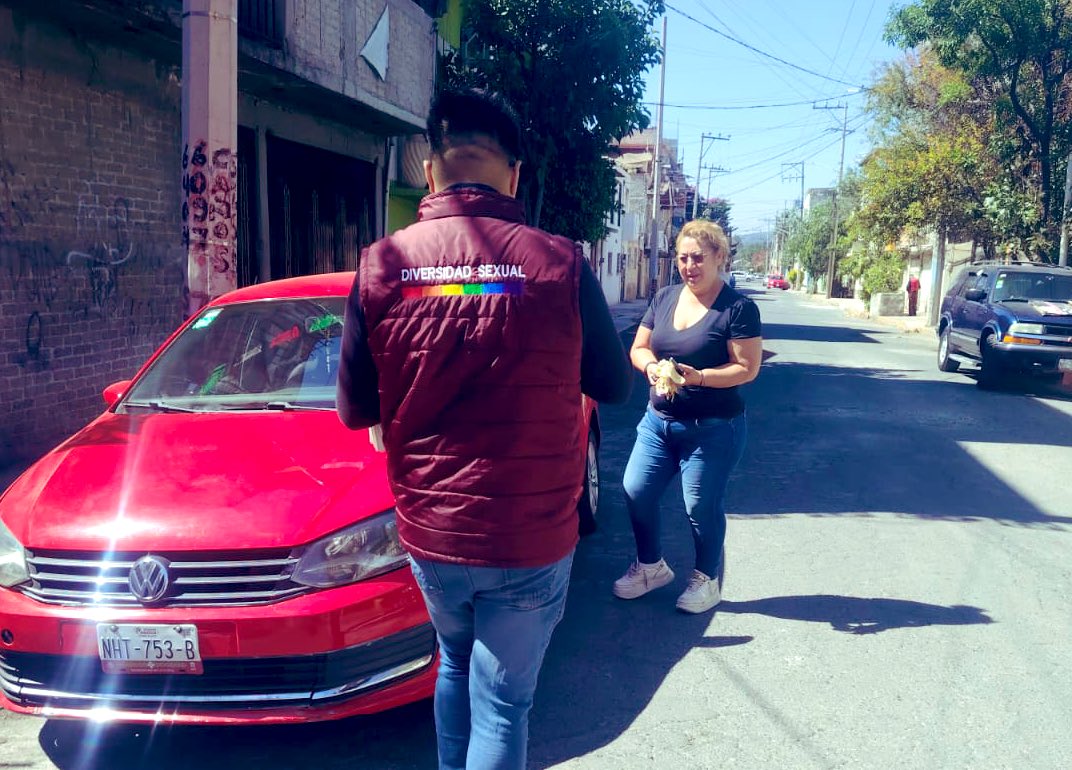 La diversidad recorremos #Nezahualcóyotl para dialogar con vecinas y vecinos sobre los avances de la #4T e invitar a leer #LaRegeneración. En territorio se construye confianza y la diversidad fortalece la democracia. <a href="/LuzMaHernndez1/">Luz Ma. Hernández</a> <a href="/EsCarmenDLaRosa/">Carmen De la Rosa</a>