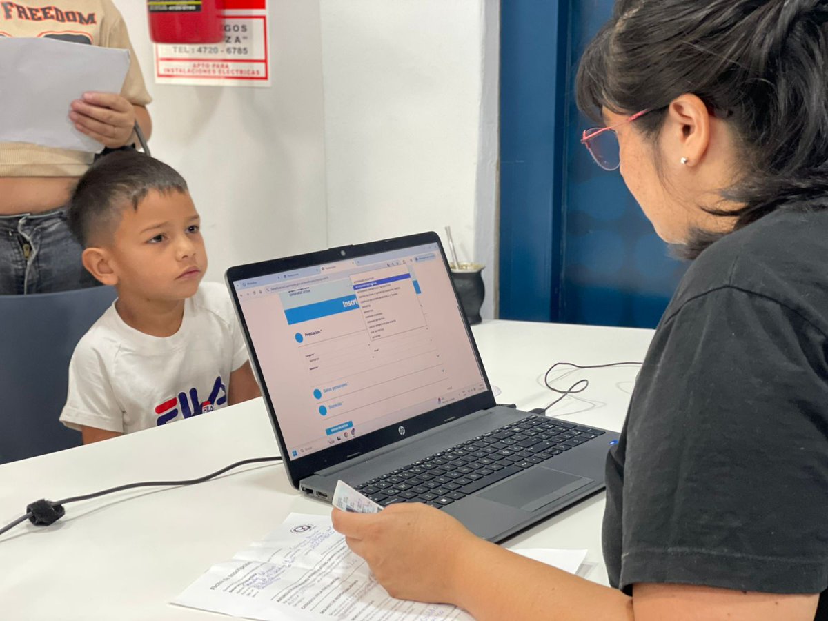 C h i v i tweet media