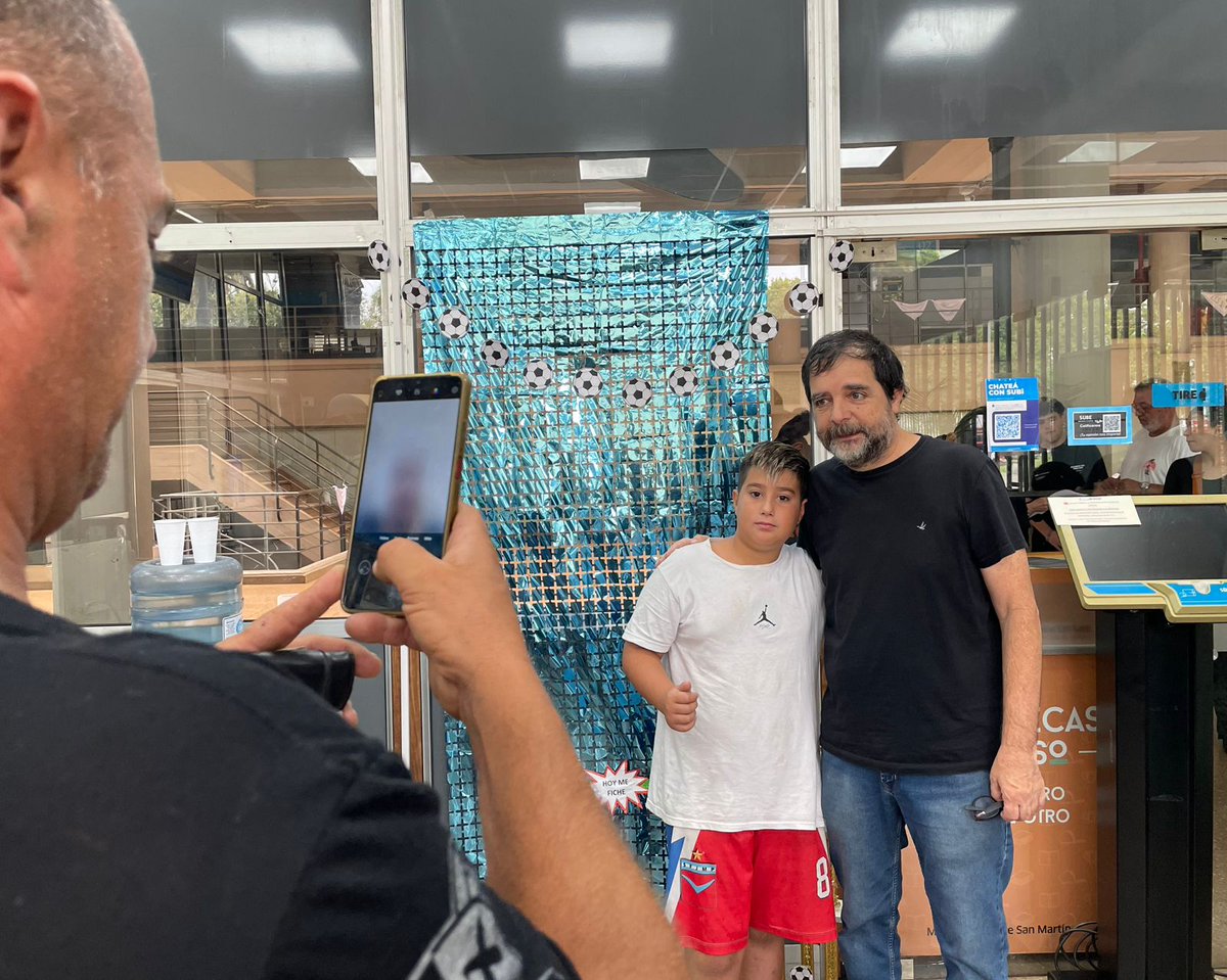 C h i v i tweet media