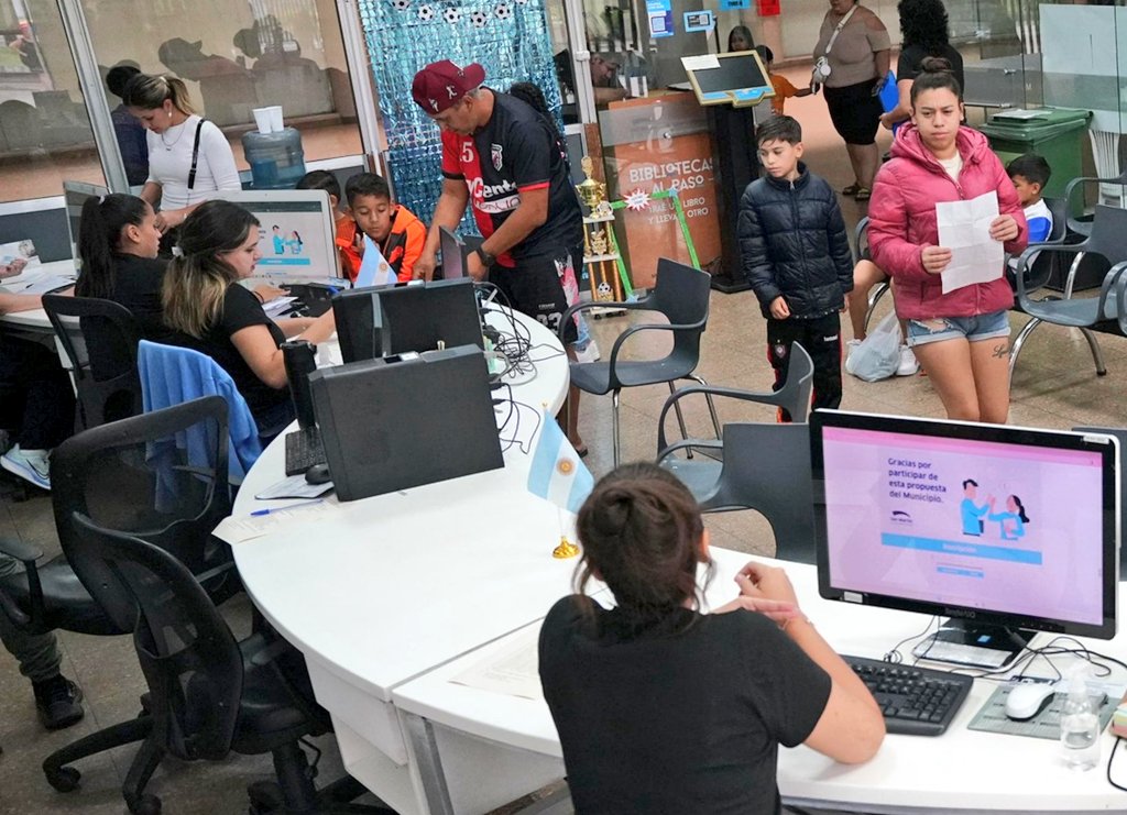 C h i v i tweet media