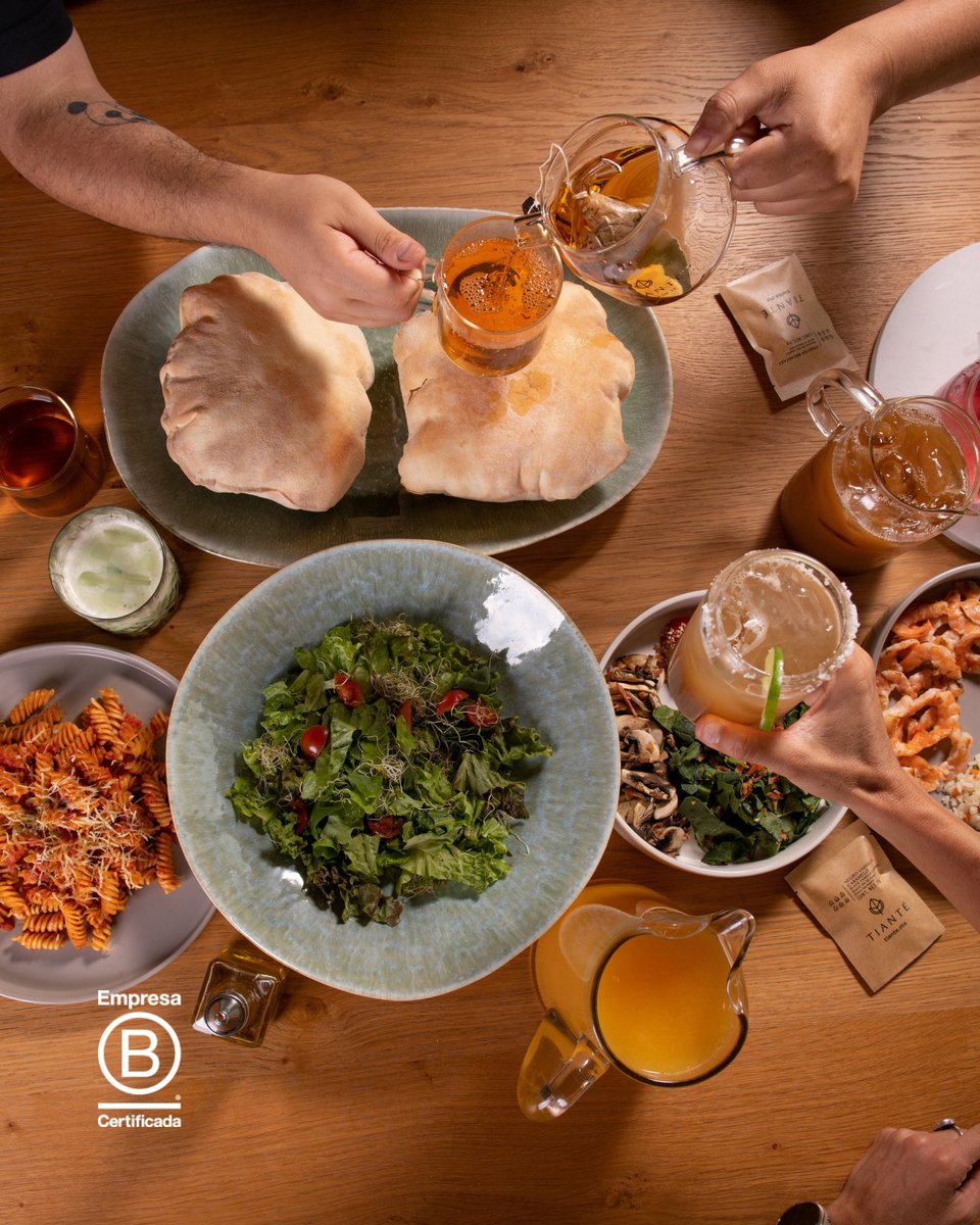 TianTeMX's tweet image. Brindis con té: al estilo oriental, porque lo rico también puede ser ligero 🥂🫖🍽️
¿Con quién lo compartirías?
#TIANTÉ #Brindis #Maridaje #TeaTime #MomentosEspeciales #Gourmet #Té