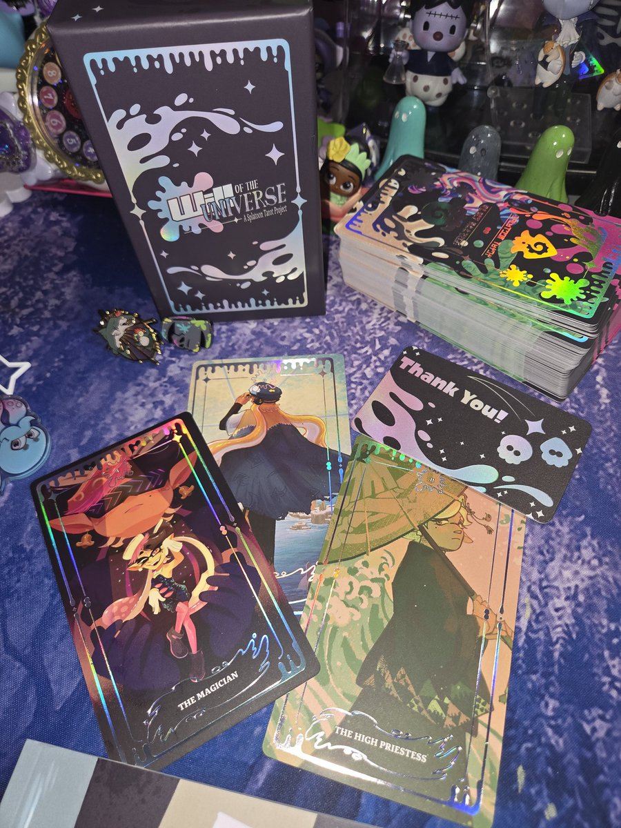 lunastarlala10's tweet photo. My @SplatoonTarot came today, this was nearly 2 years in the making getting to see every step and it was awesome to finally holding it in my hands, all you artists who made this possible are amazing!🥰 #splatoon https://t.co/XRa0orMGRQ
