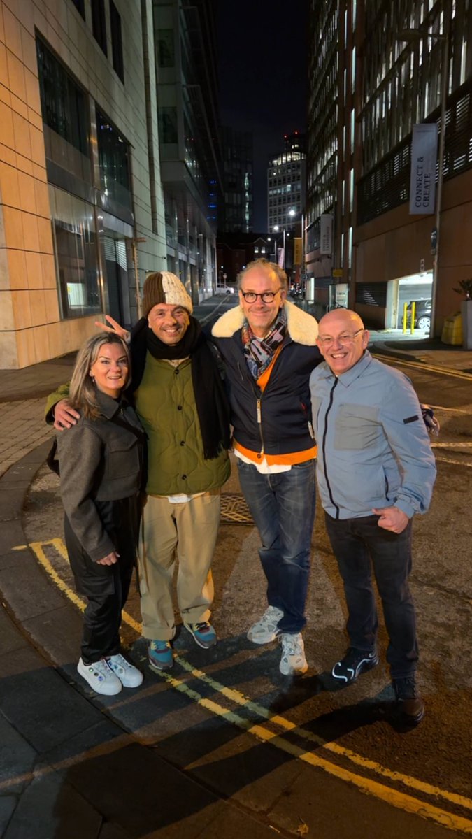 a14luvs's tweet photo. Walked out the pub n right into @TheBasementJaxx what a brilliant end to our 25th wedding anniversary xx came down to Manchester to see them from Scotland 🏴󠁧󠁢󠁳󠁣󠁴󠁿 and boom 💥 bump into them amazing concert was epic as always xx https://t.co/6o21iDEgSU