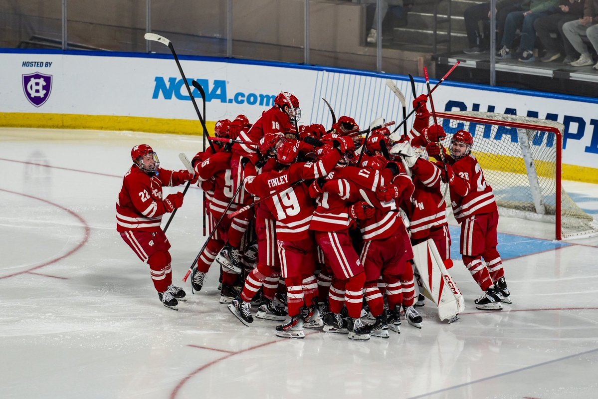 Wisconsin Hockey tweet media