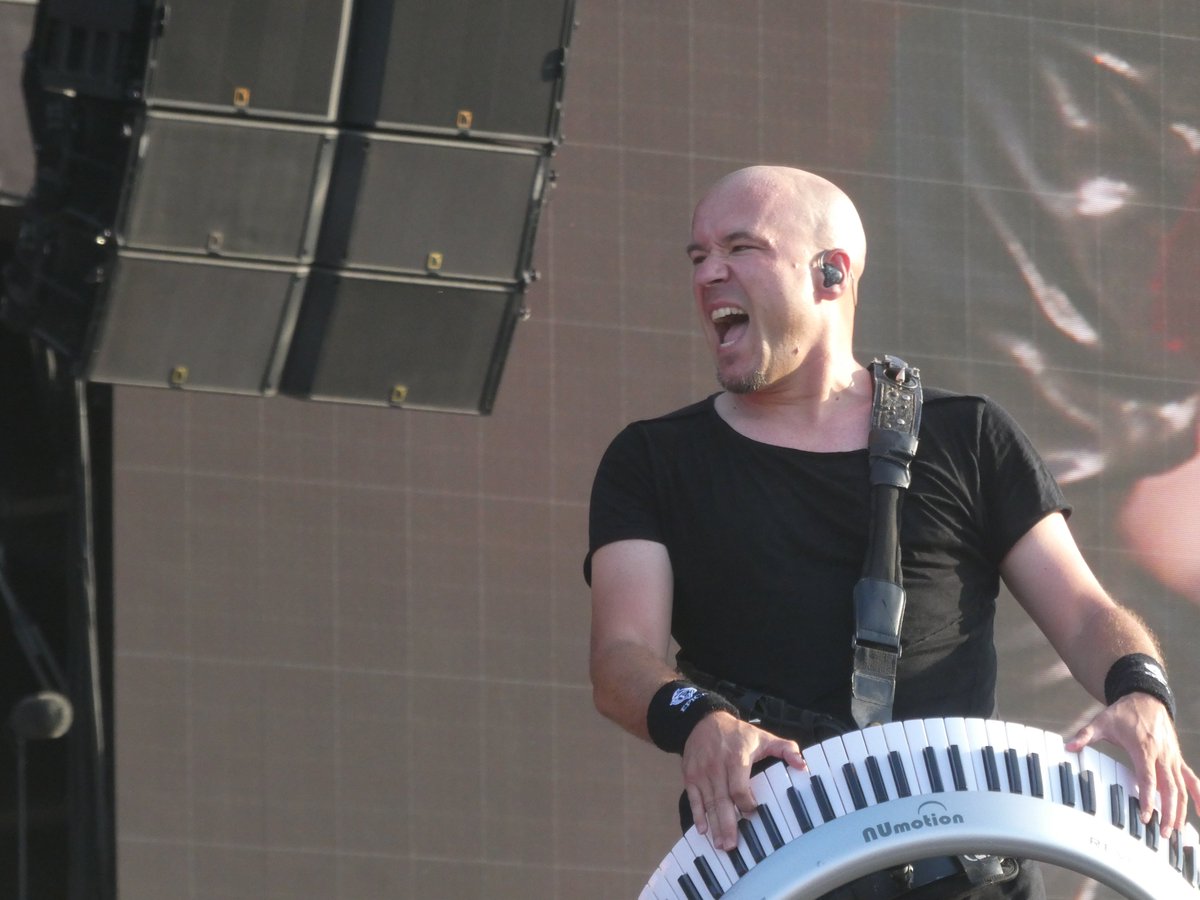 RmiVllat's tweet image. Coen Janssen en feu 🔥
Le maître des claviers d’#Epica a électrisé la scène lors du #Hellfest en juin 2025 🎹⚡