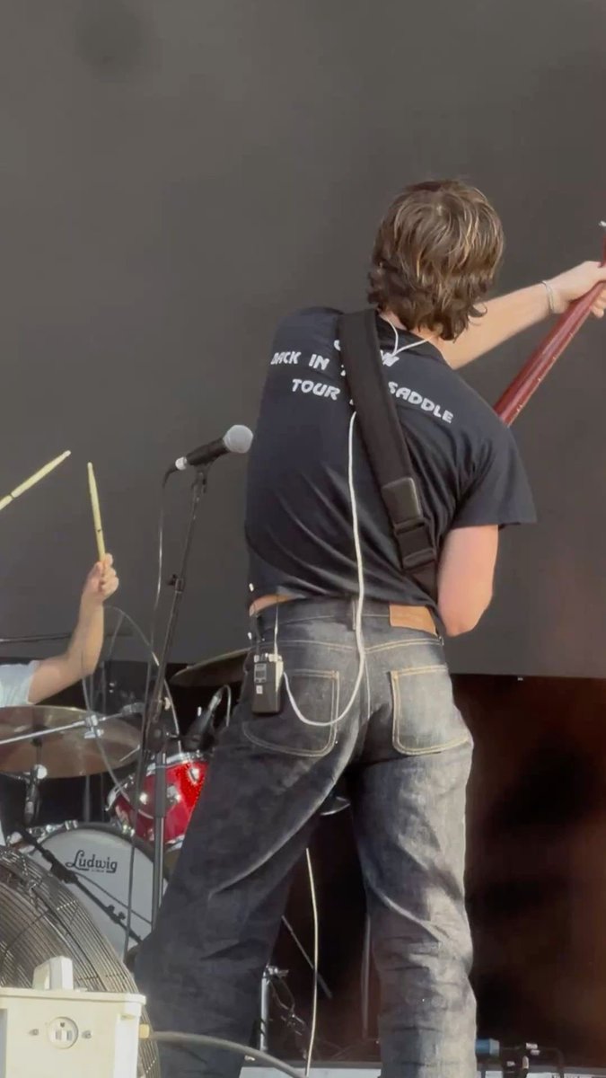 meg 🍒🎱 tweet media