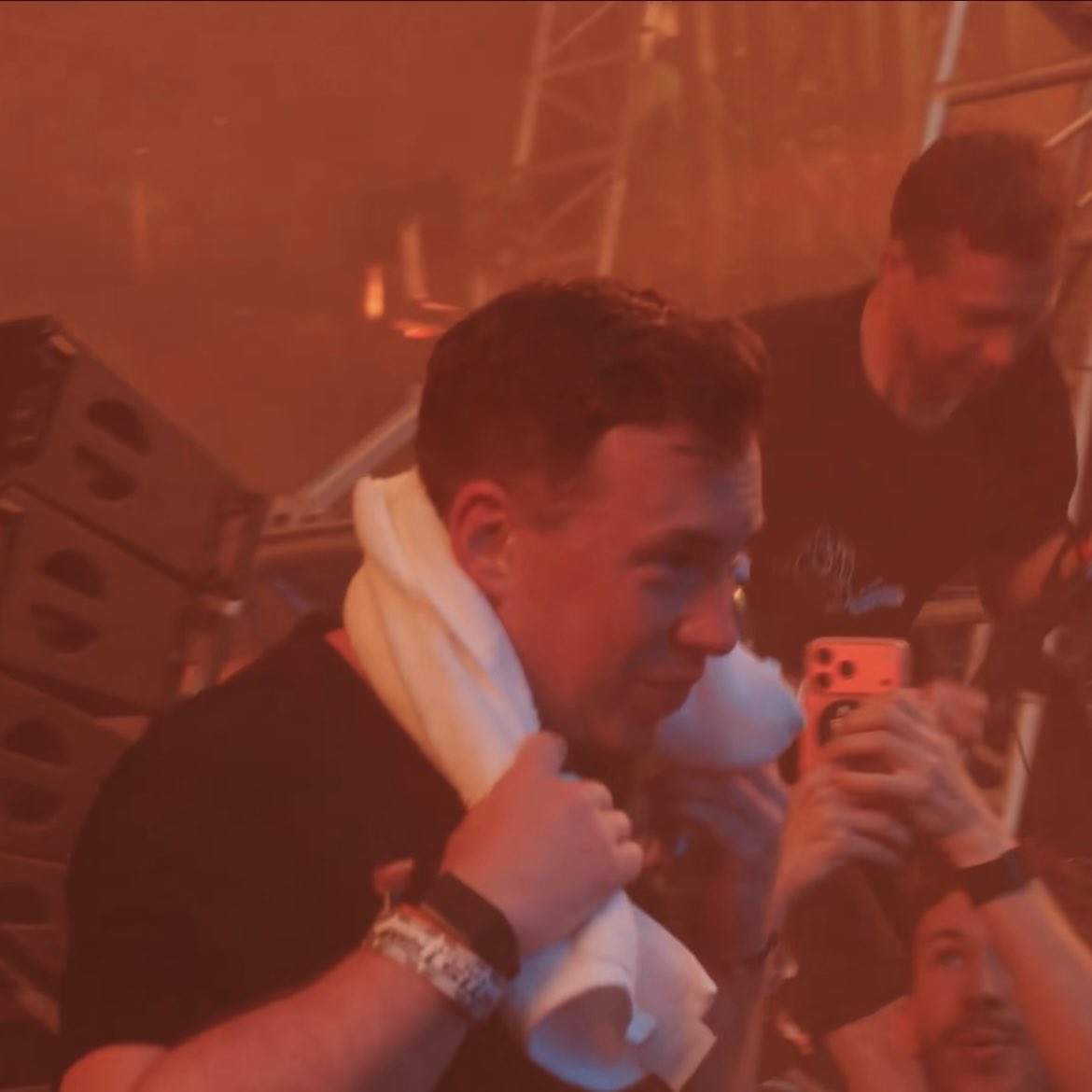 A L E 𝕏 tweet media