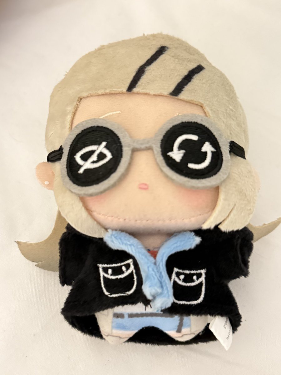 0siwi's tweet photo. tried using a hair dryer to remove the jacket but it doesnt really fit https://t.co/i0DUbU5rLn