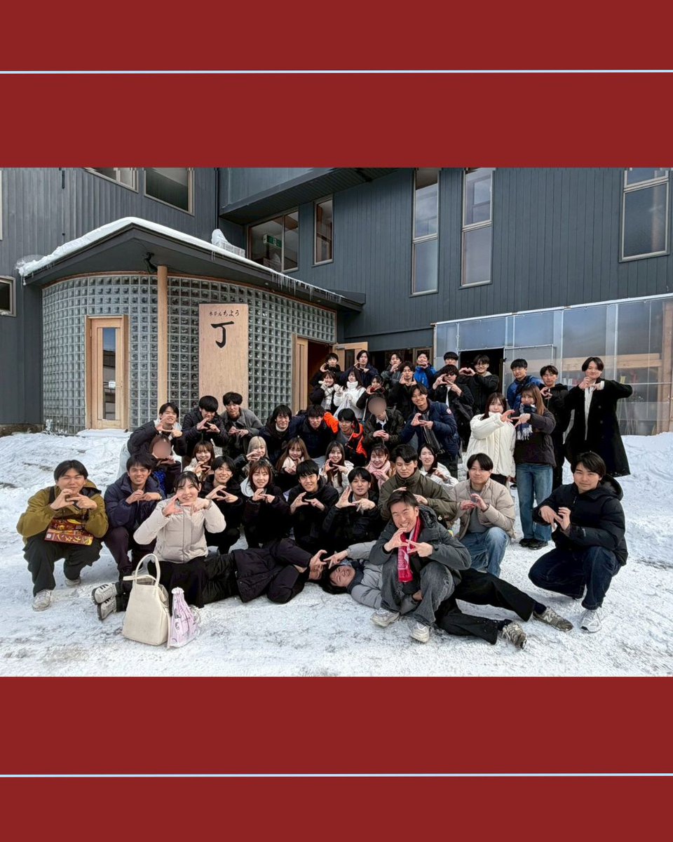 【イベント⑧  冬合宿⛄️】
経済学会では、毎年2月に2泊3日の冬合宿を行い、スキー・スノボを楽しみます！❄️
学年混合の班行動で、経験者の先輩や同期が一緒になって教え合うので、初心者も楽しく滑れます✨
夜のレクも大盛り上がりです！
昨年度はサークル内クイズ大会を行いました🌟

#春から早稲田