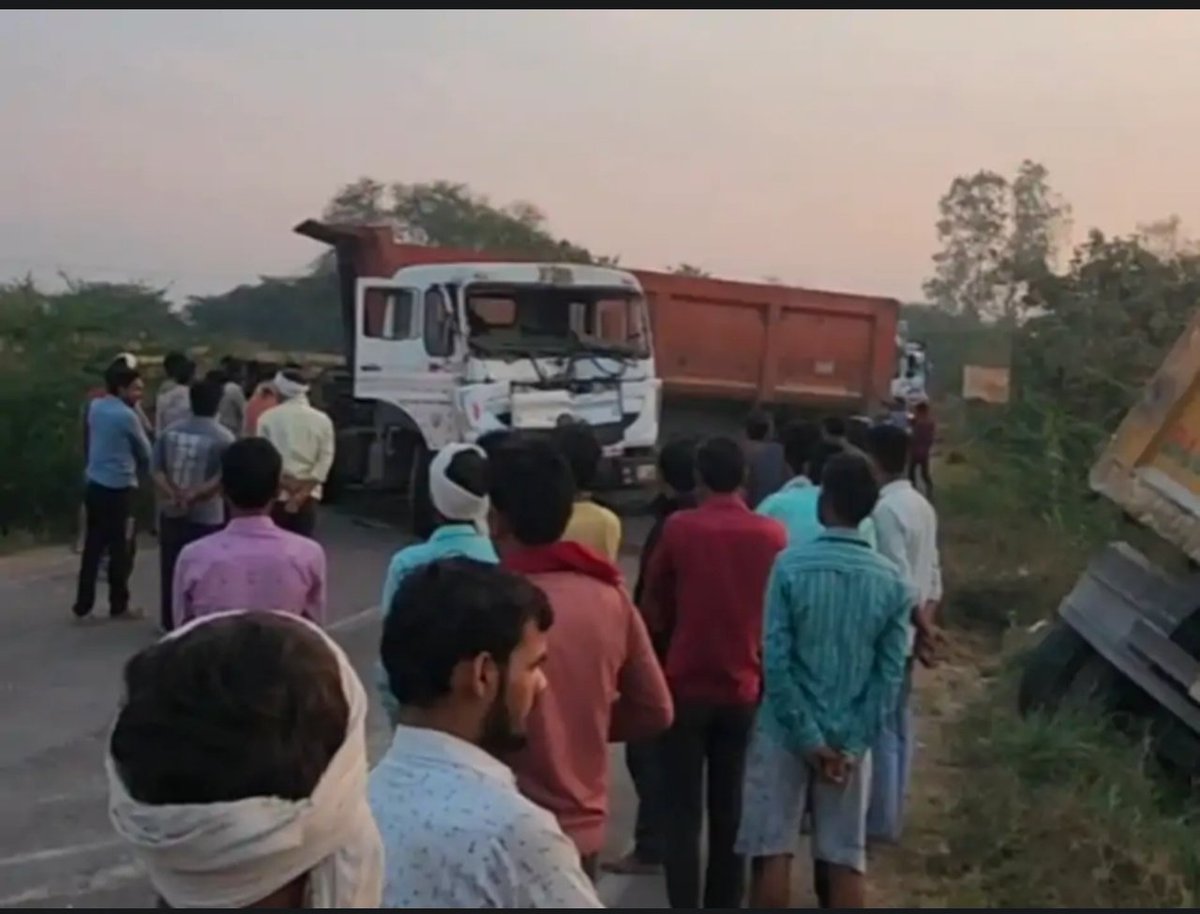 shivgdwivedi's tweet image. #kanpurdehat सुरासी में 3 कंटेनर आपस में टकराए,दो कंटेनर सड़क से नीचे खंदक में गिरे,1 घंटे बाधित रहा यातायात 
dainik.bhaskar.com/wiVP9xA3uNb
मंगलपुर थाना क्षेत्र का मामला सकरी पुलिया आए दिन होते हादसे
@kanpurdehatpol @adgzonekanpur @igrangekanpur @Uppolice @uptrafficpolice
