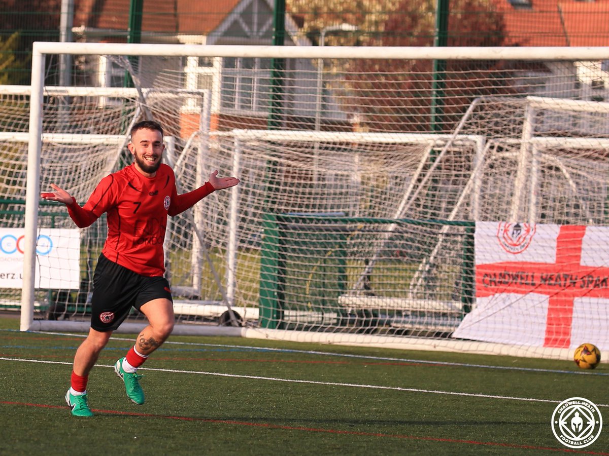CH_SpartansFC's tweet image. G O A L from ⁦@BillyGipp⁩ 

Billy gets there before the Waltham Forest Borough FC keeper to slot the ball passed him to make it 3-0 to the #Spartans in the Semi Final of the Fenton Cup today.

#nonleagueday #nonleaguefootball