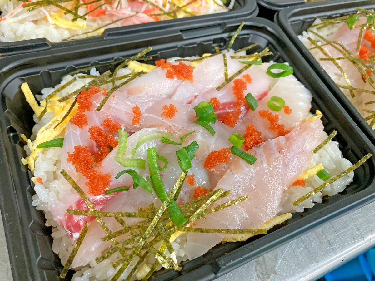 YZマート tweet media