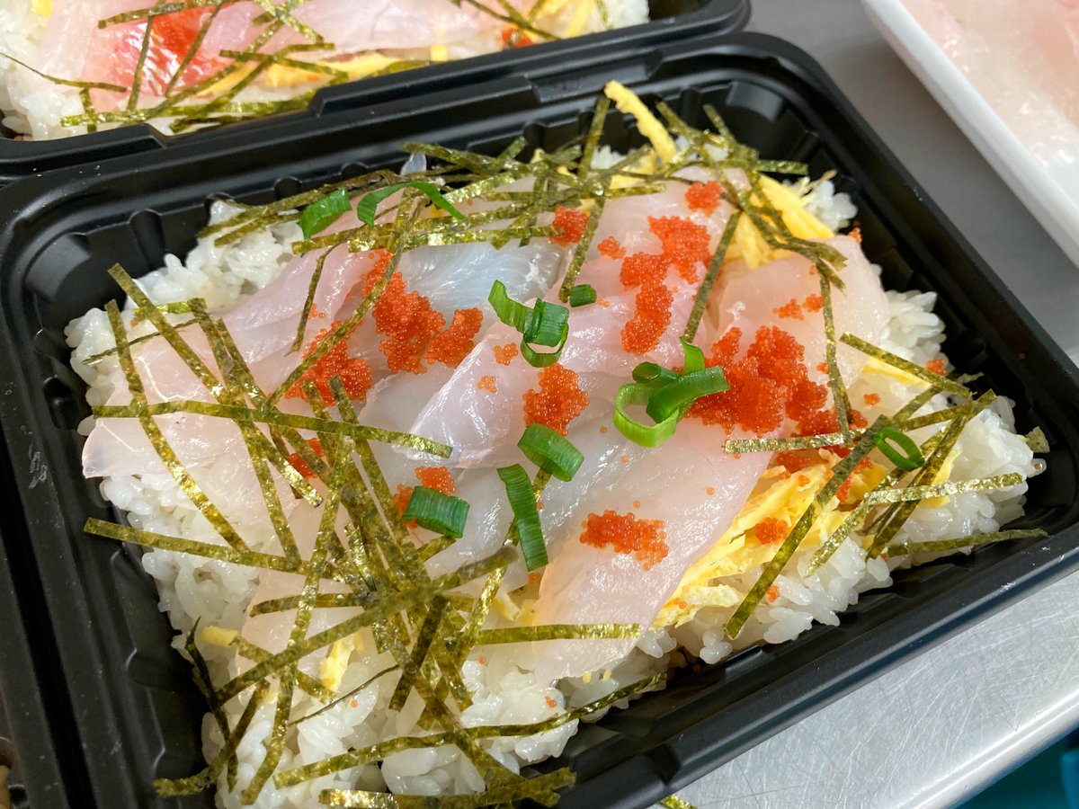 YZマート tweet media