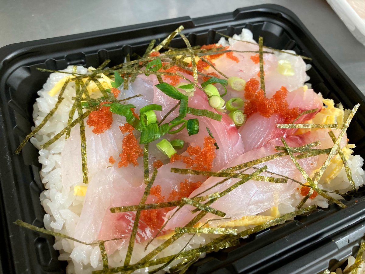 YZマート tweet media