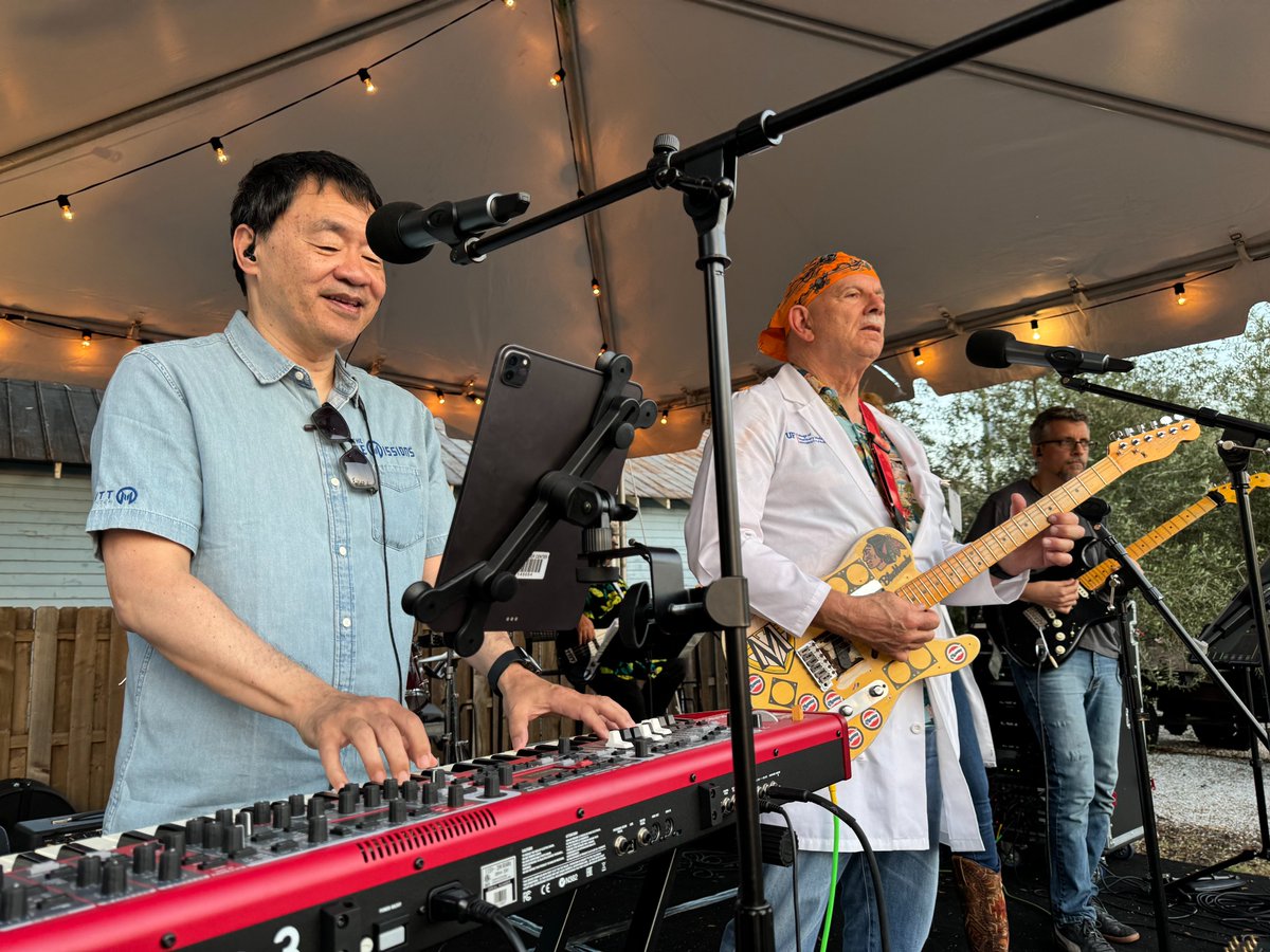 MoffittNews's tweet photo. 🎸 Happening now: Moffitt’s house band, #TheReMissions, is taking the stage at @SantoStefanoTPA for a performance with a purpose.
Special guests Richard Gonzmart of the @Columbia1905 Restaurant Group and Tom Gajewski, MD, PhD, of @UCCancerCenter are joining the band tonight. 🤘 https://t.co/hJs80h1YWD