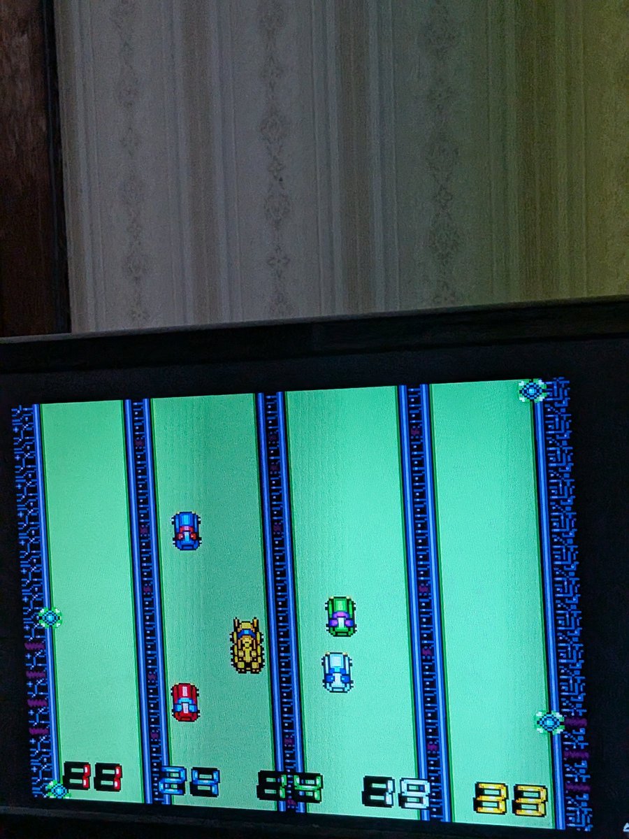 今日の誕生日⑬ 1991年3月29日
PCE モトローダーⅡ
シリーズ2作目。今作もレースで勝利していき車のパーツを購入してパワーアップしていく。今作は上方向のみ進みカーブのみ曲がっていくシステムで敵車との当たり判定がある。今作も最大5人まで対戦が可能。#今日の誕生日 #モトローダーll #PCエンジン