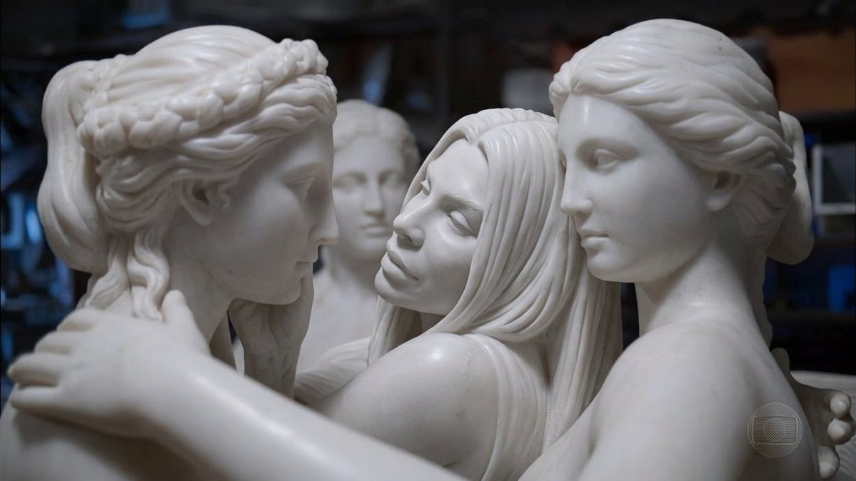 caroline paes. tweet media