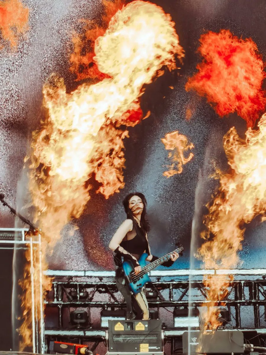 k • 🌹🎸 tweet media