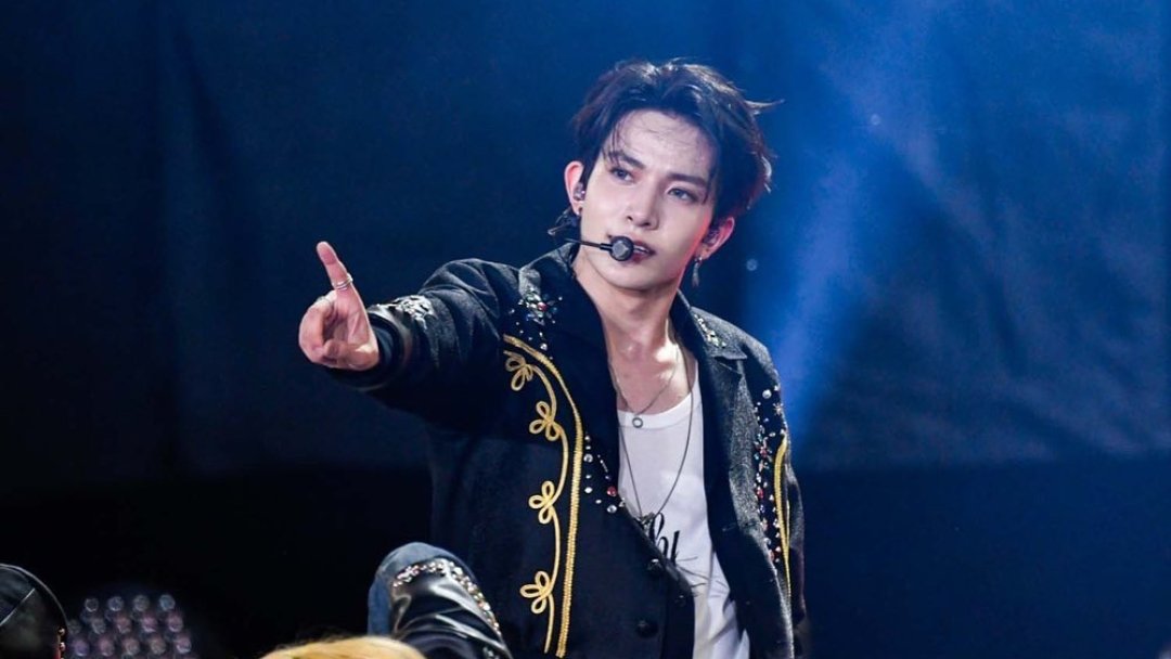 CarratyourTiniheart tweet media