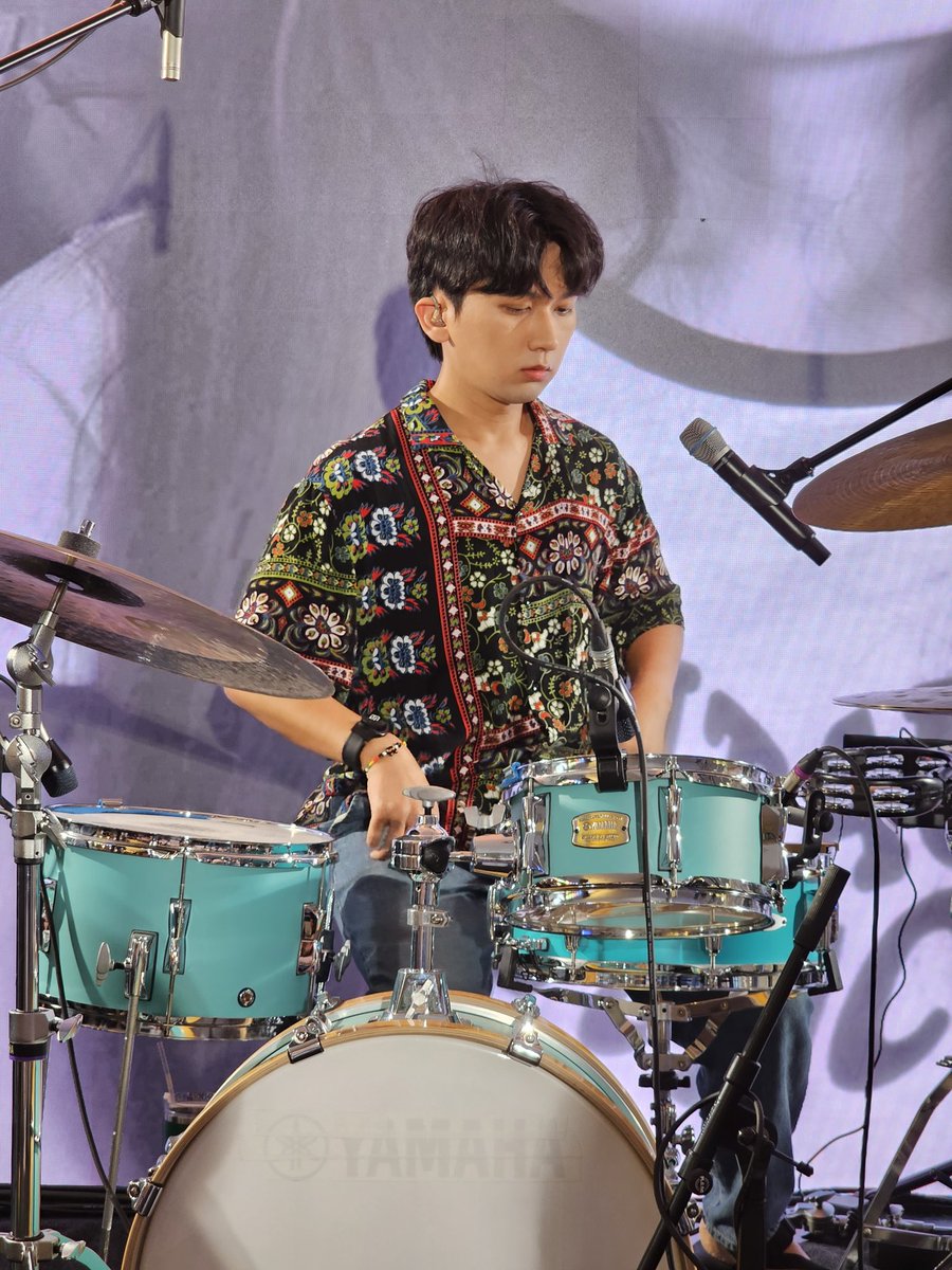 폴폴.. tweet media