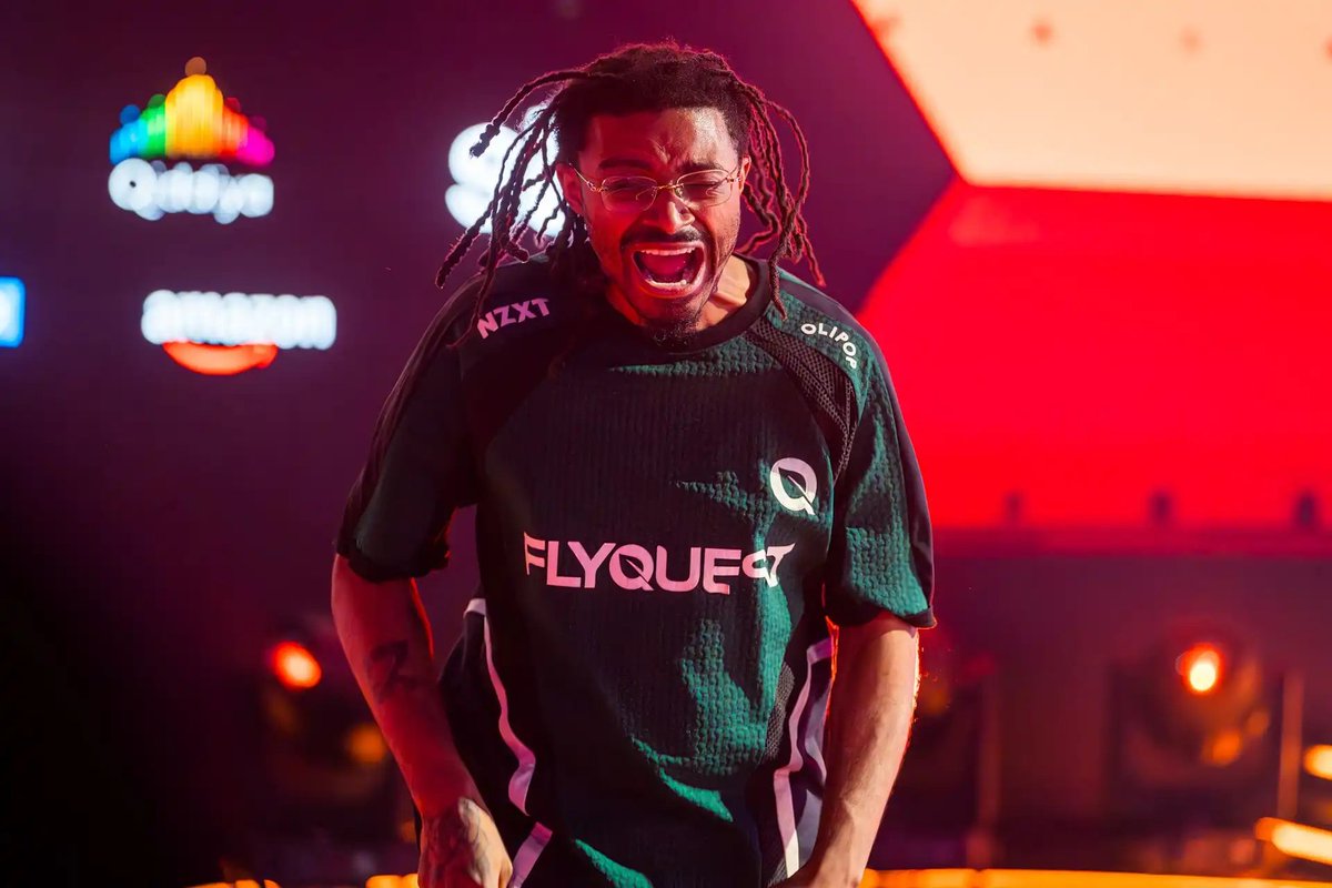 Evo's tweet photo. The winner of Best Pop Off at the second annual #EvoAwards is: Punk! https://t.co/BTNOjVuNe5