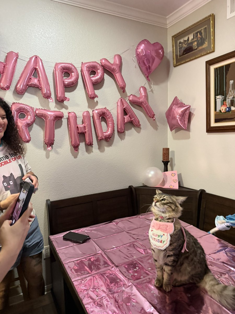 honeebell tweet media