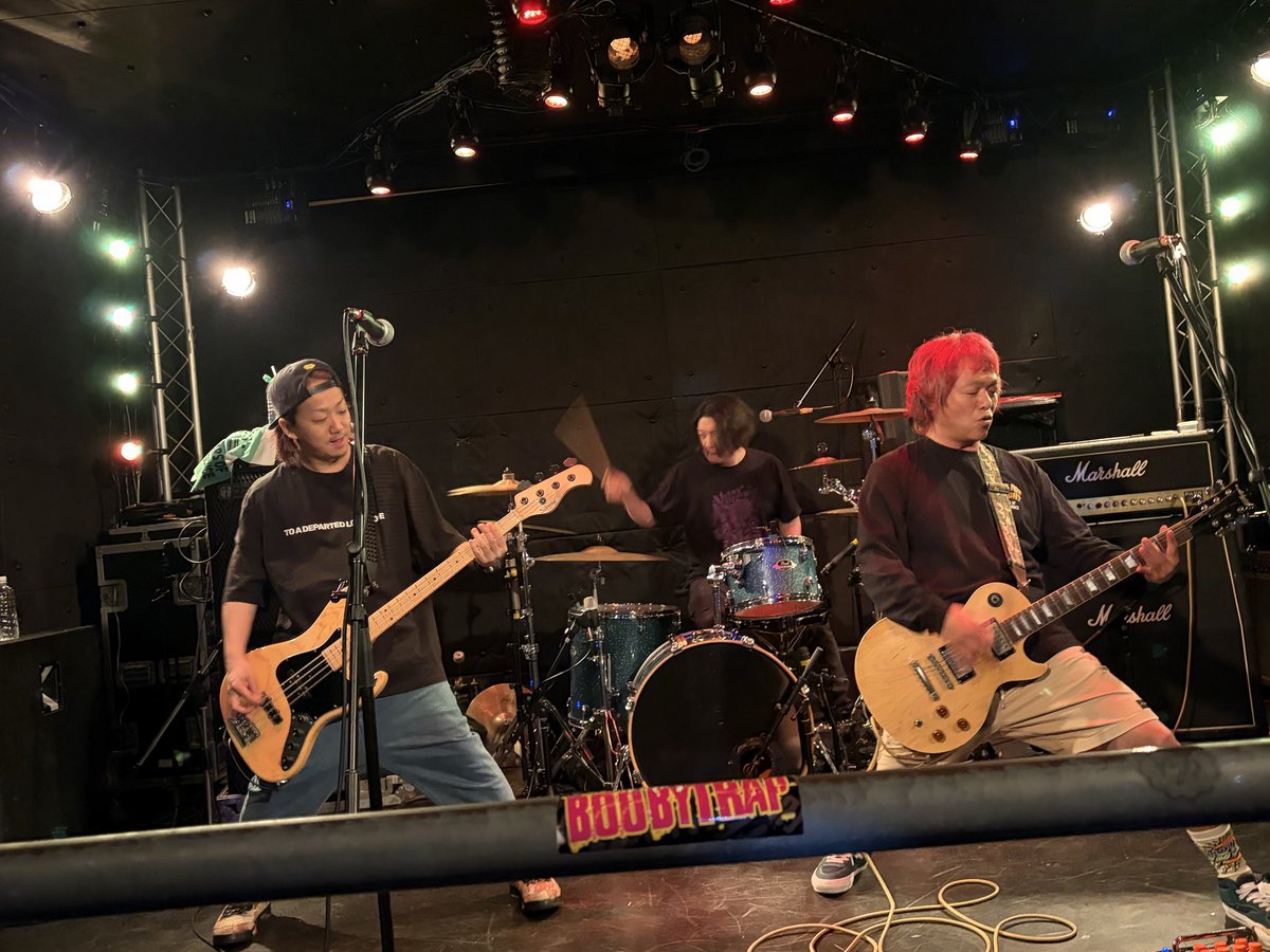 11maruokiku039y's tweet photo. 昨日は米沢waitライブ初参戦🎸🥁めちゃくちゃ盛り上がり🥳いつも以上に飛び跳ねちゃいました💃東北の方達と色んなバンドのsound🎶聴けて幸せな時間でした😊✨早速wait長袖Tシャツも着て更にテンション爆上がり🤩初めて黒Tシャツget🙌沢山着ま〜す😆💕
#waitforsunlight
#sunlightrecords https://t.co/wgADkqdzVp