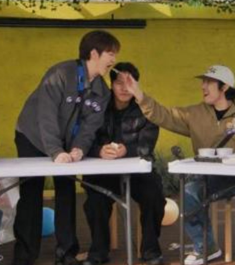 이뽀섭 tweet media