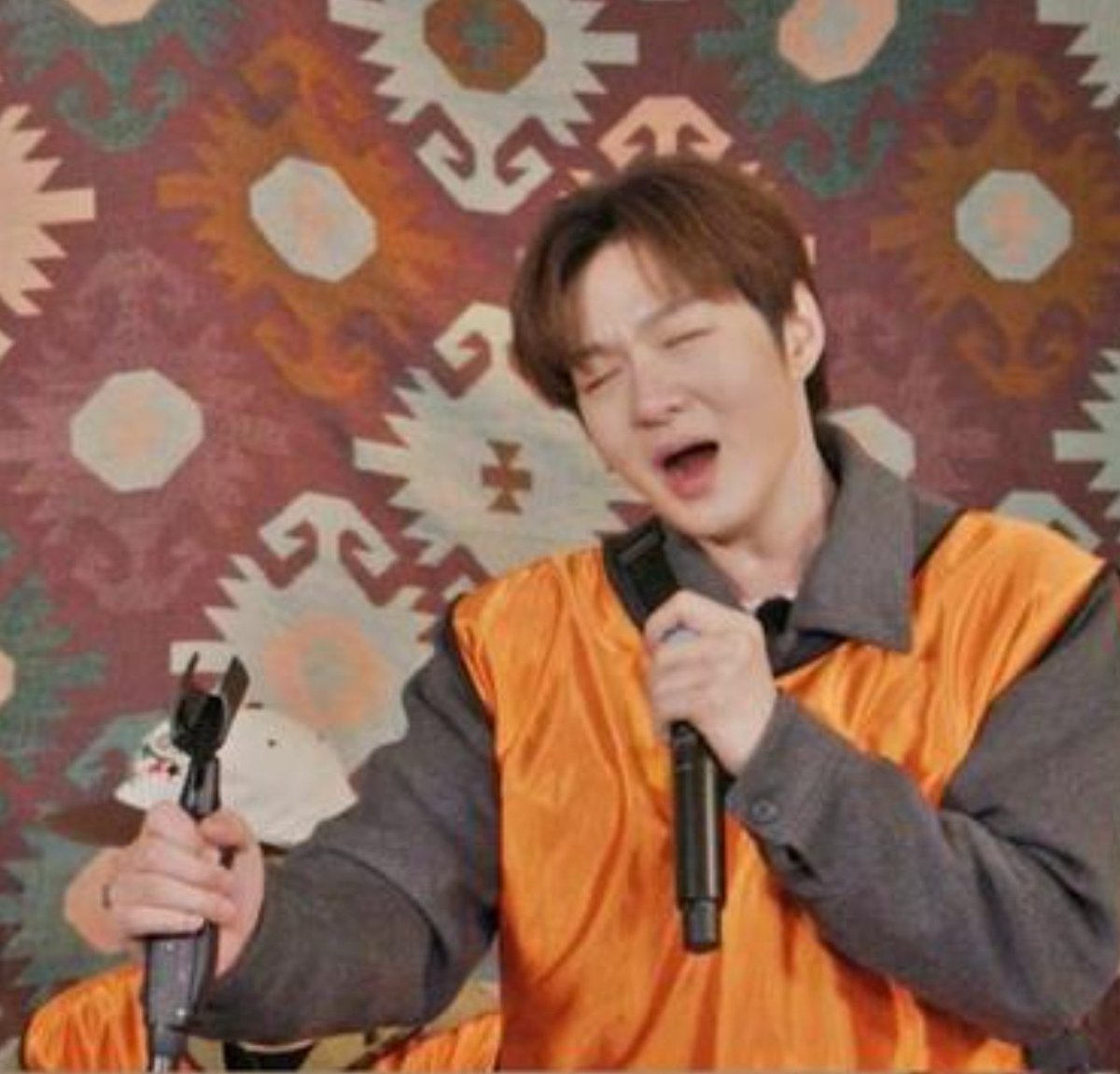 이뽀섭 tweet media