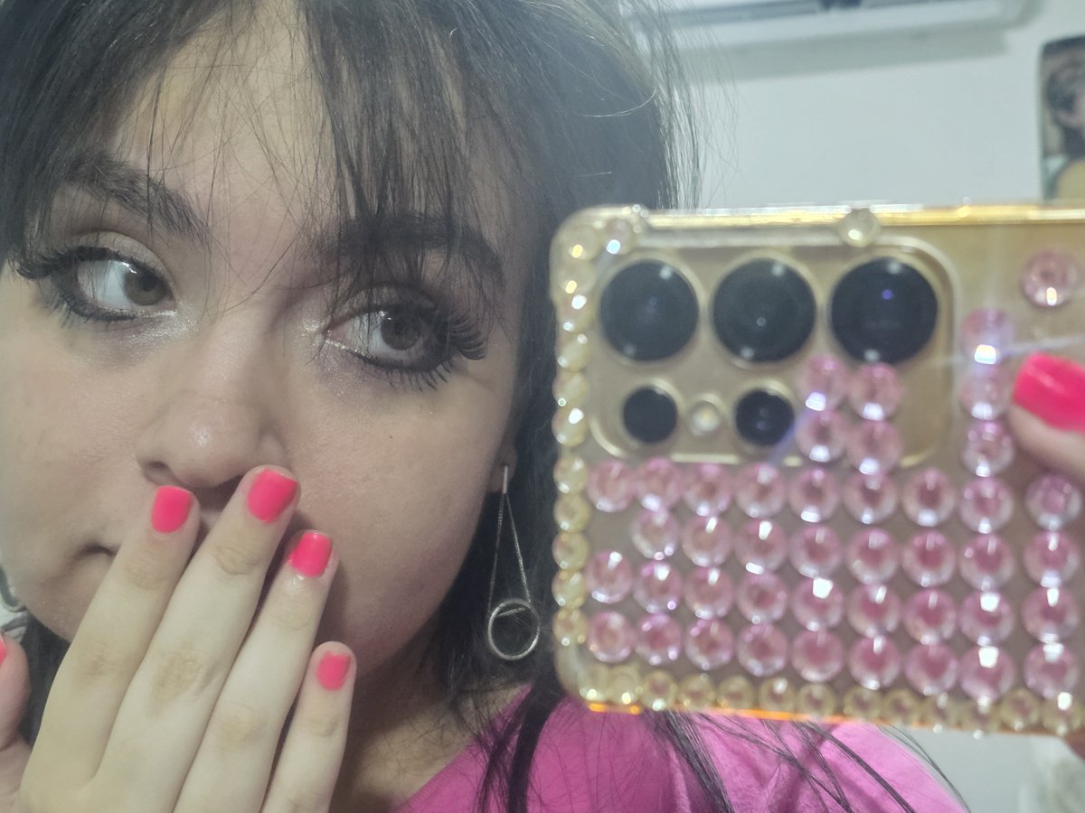 gigi is in another dimension tweet media