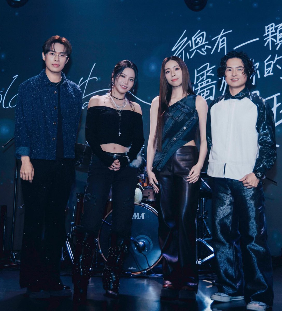 DragonKazoo77's tweet image. 260329 bii.foto_ IG / Threads

🪐📸
-
Solar | Accusefive "Your Own Star"
Song Release Press Conference 🎵
-
It sounds so good～
-
#solar #accusefive

🔗instagram.com/p/DWbD7TFie9J/
🔗 threads.com/@bii.foto_/pos…

#SOLAR #솔라 #頌樂 
#總有一顆屬於你的星球 #Your_Own_Star