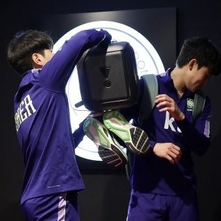 👀. .• tweet media