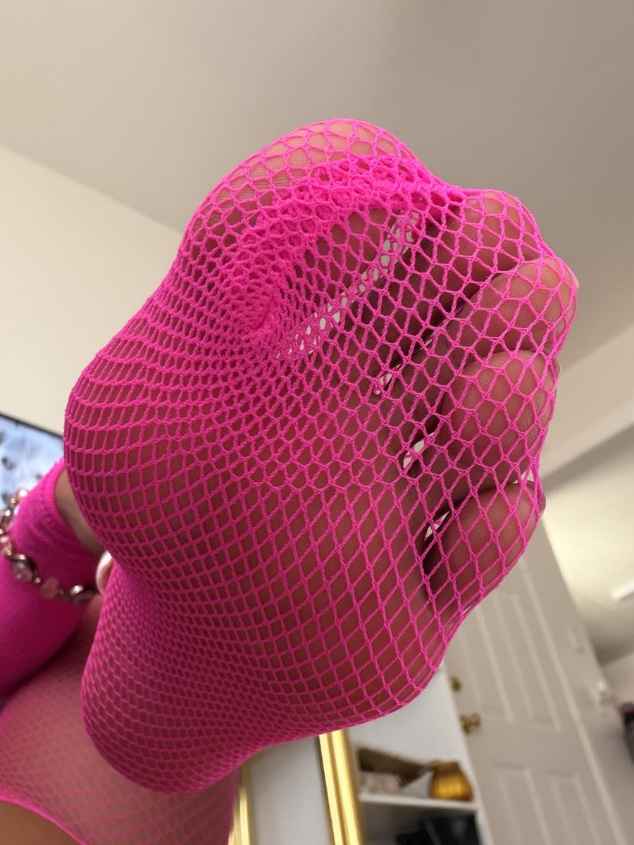 StacisFeet tweet media