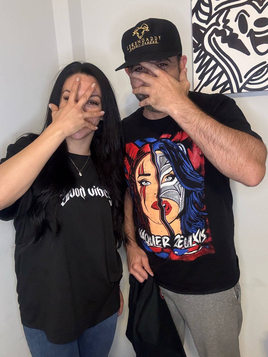danyhiphopman's tweet photo. En 🇯🇵 ya es tu cumpleeee🎂🥳 muchas felicidades amiga, que pases un increíble día 🙏 (foto de cuando usábamos máscaras)😅 @Steph_Vaquer #Vaquer #StephanieVaquer #LaPrimera #Wwe #wwe_jp https://t.co/GRNI63yT5m