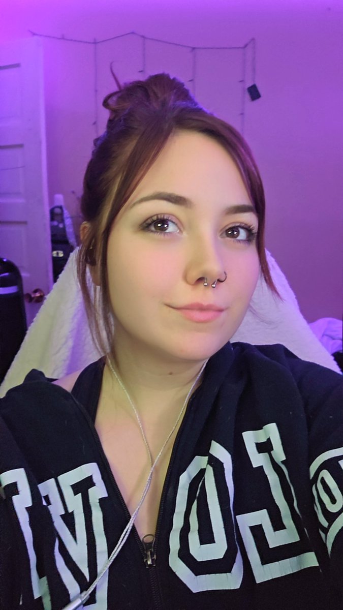 Live again 😝

Twitch.tv/tiffkats
And 
tiktok.com/@tiffkats?_r=1…