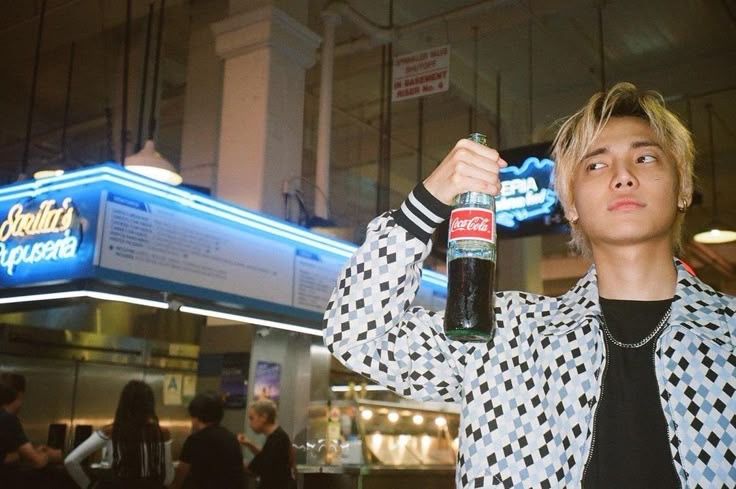 i need a tweet media