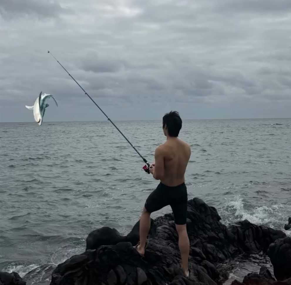 헬노우 tweet media