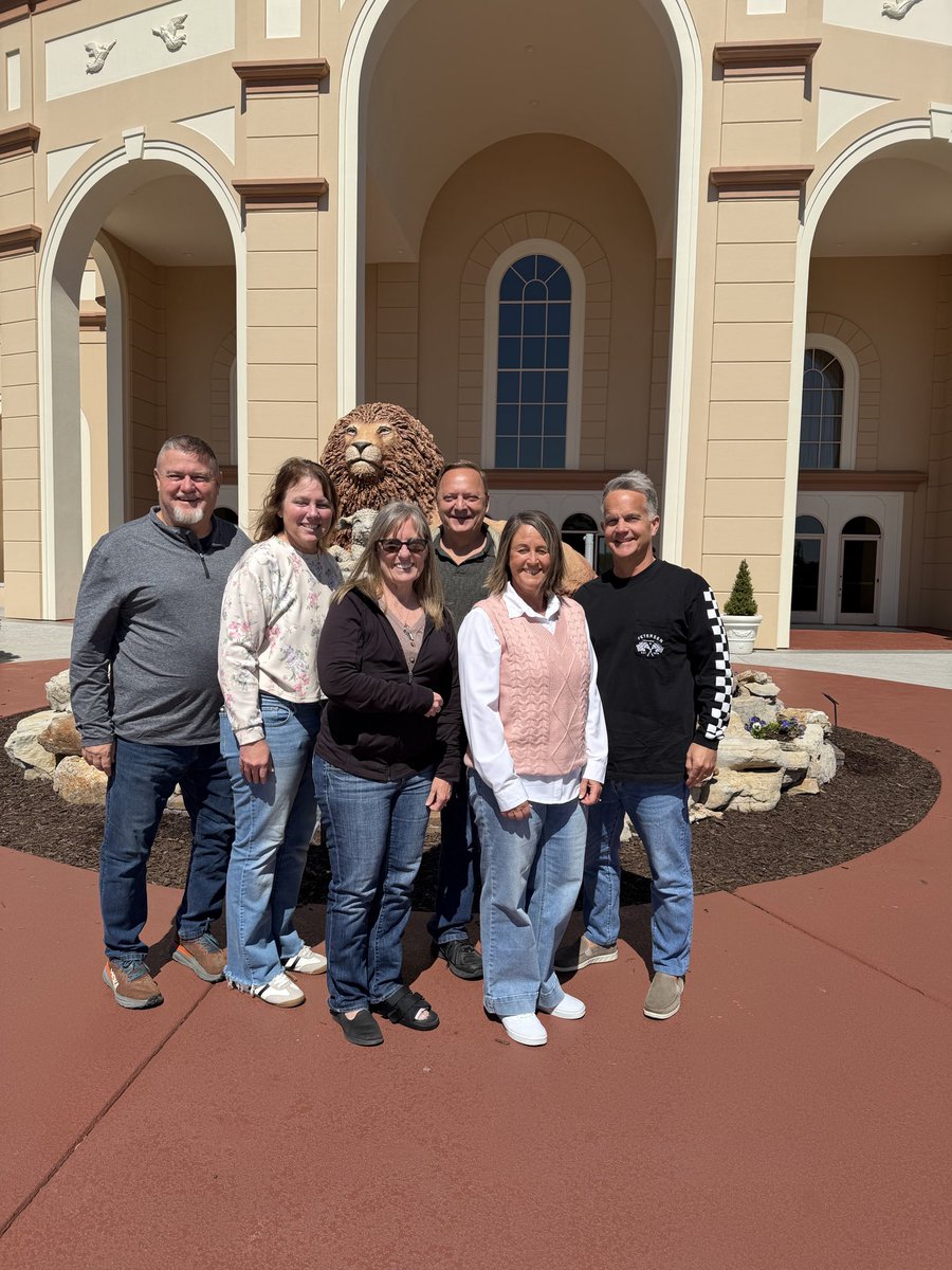 johnryanbn68's tweet photo. After viewing David at Sight and Sound in Branson, we ate pizza and pasta at Mr. Gilberti’s Place in Hollister, Missouri. Excellent! https://t.co/hpauXuR3jK