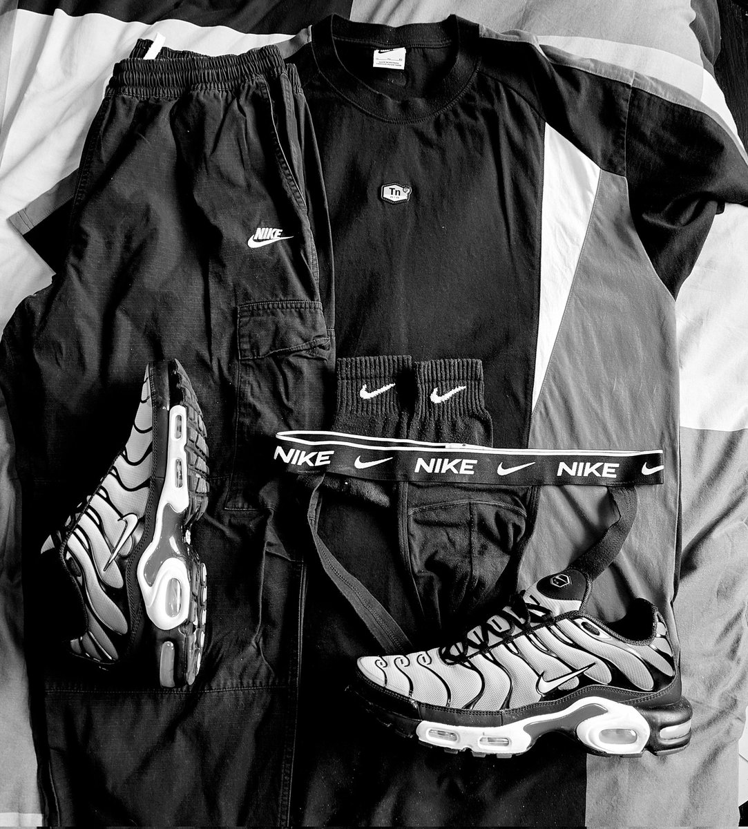 CurwenSimon's tweet image. #OOTD I said “Black &amp;amp; White just works”… and then immediately turned up in #Hyperblue like a walking contradiction.  
But honestly, when the TNs hit, they hit

#niketn over black #nikesocks
#utilitypants over Nike #jockstrap and all topped off with a Nike #tn #tshirt