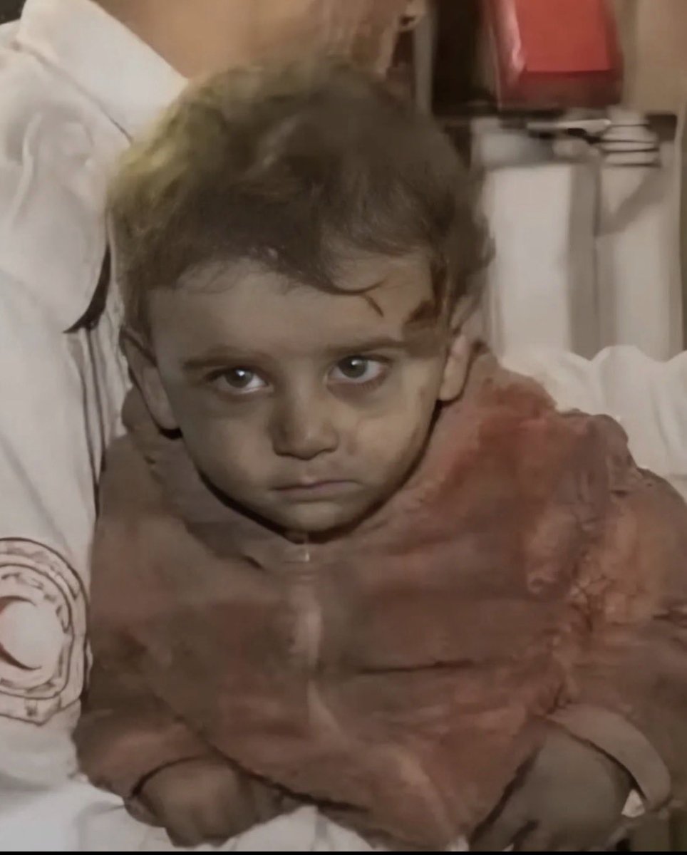 عزیز زیبایم! فدای نگاه پر از بغضت، 😭😭😭 پر از ترست و سکوتی که سرشار از ناگفته‌هاست برای انانکه درخواست کمک‌های بشردوستانه آنها تو را به این روز انداخت. خانه‌ و آشیانه‌شان ویران باد!