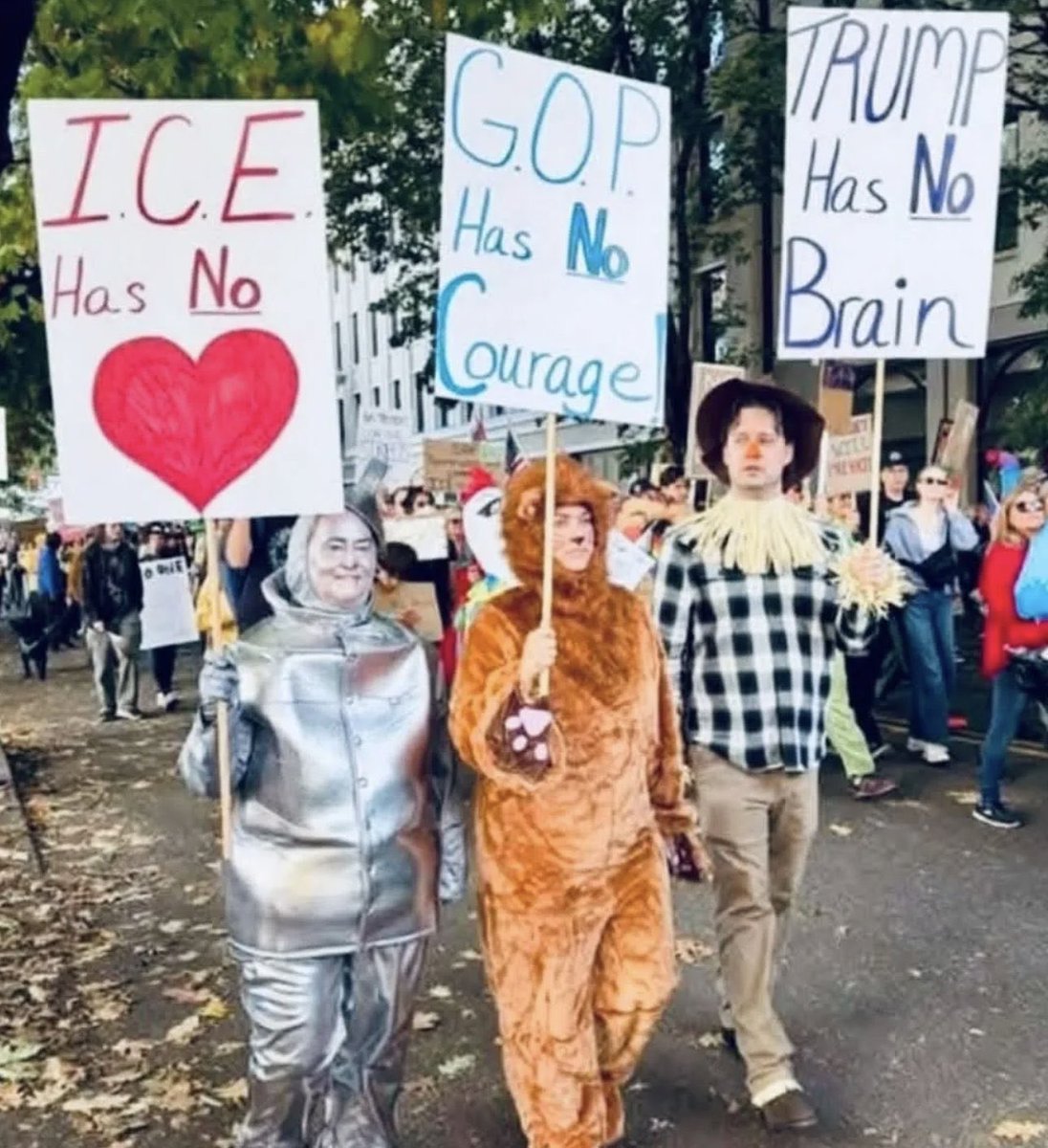 #NoKings 
#NoKingsMarch28 
#PedoPOTUS 
#FuckTrump 

Just look at these violent thugs… 
There should be a law or somethin’ 🫡 🤔