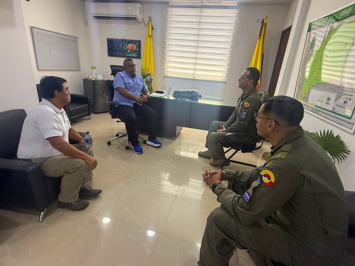 FuerzaAereaCol's tweet photo. 🇨🇴🤝 Desde Puerto Carreño, el Grupo Aéreo del Oriente y entidades territoriales avanzan en iniciativas que promueven el cacao como alternativa productiva en Cumaribo, fortaleciendo el desarrollo regional. 🌱🇨🇴
➡️ https://t.co/f2CvZGuAxO
#GAORI
#ProtegemosLaVida https://t.co/vUXYnlWAmh